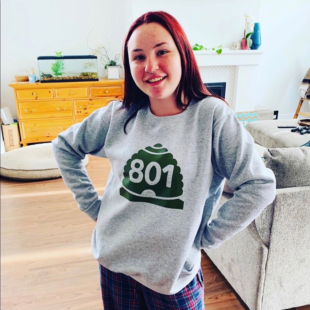 Grey sweatshirt with Utah beehive and area code